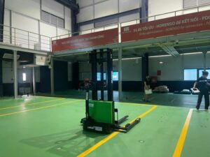Xe Nâng điện đứng Lái Stacker 1.5 Tấn 4
