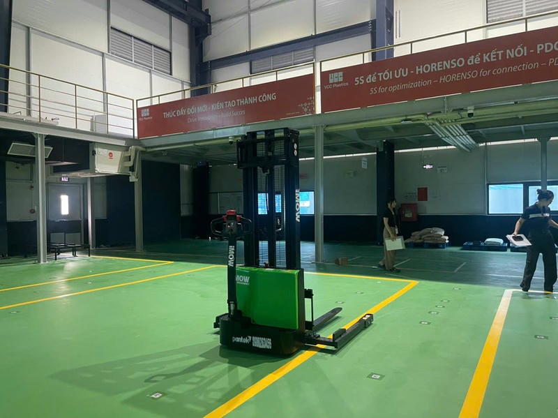 Xe Nâng điện đứng Lái Stacker 1.5 Tấn 4