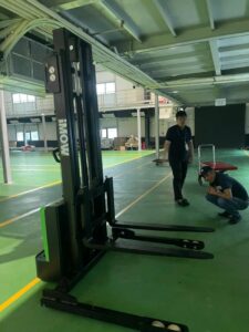 Xe Nâng điện đứng Lái Stacker 1.8 Tấn