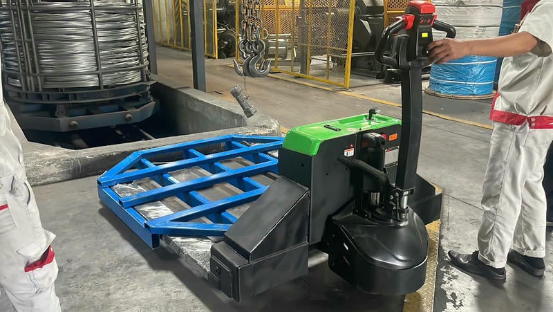 Pin lithium phù hợp ca làm dài, sạc nhanh và ít bảo trì hơn; ắc quy