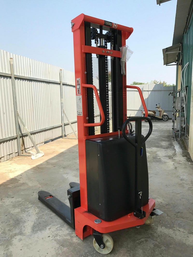 Tải trọng 1.5 tấn giúp xử lý hàng hóa phổ biến trong kho thương mại, xưởng