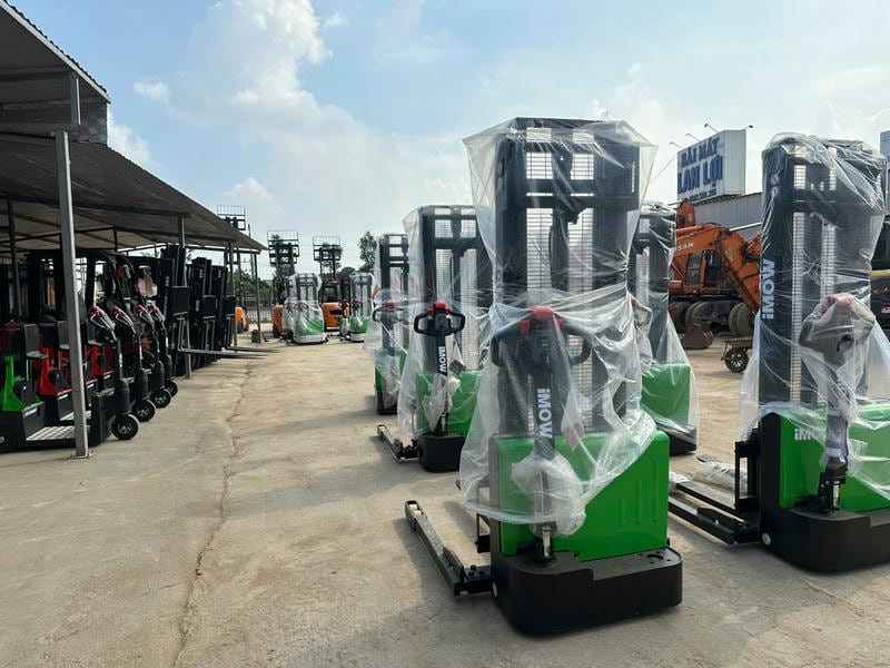 Xe Nâng điện đứng Lái 1.2 -1.8 Tấn