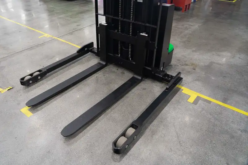 Bốn mức rộng chân choãi cho bốn kiểu pallet khác nhau
