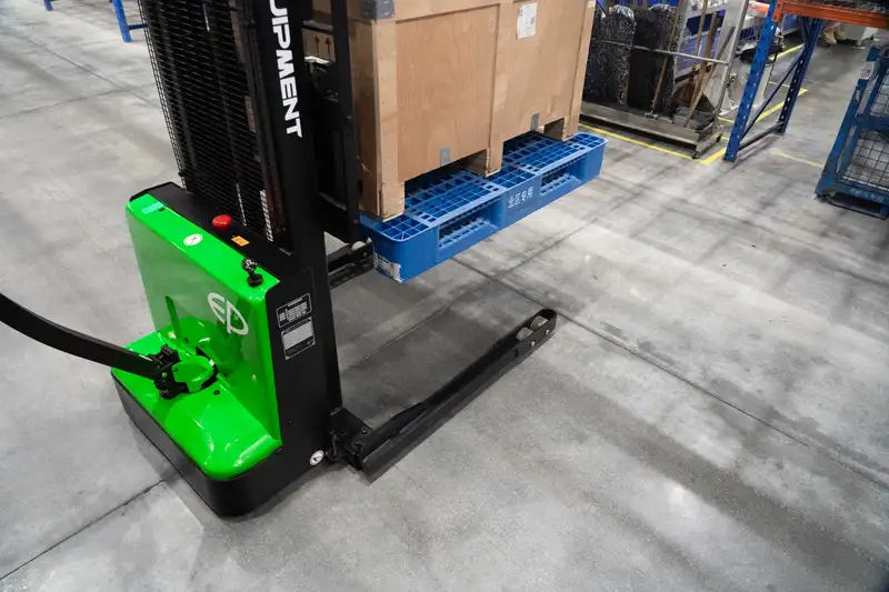 Xe Nâng Điện Đứng Lái 1.2 Tấn Stacker DS4-D Nguồn 24V/80Ah