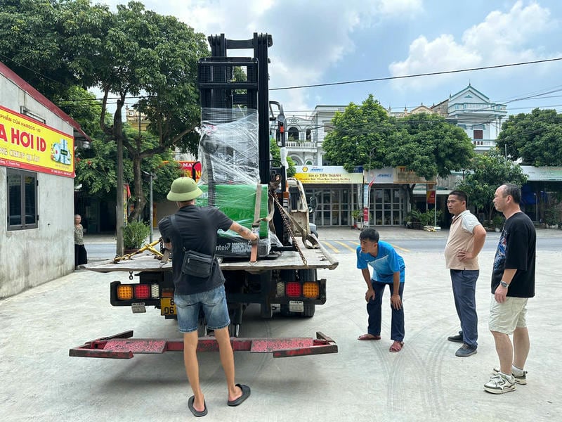 Xe Nâng điện đứng Lái 1.5 Tấn 3