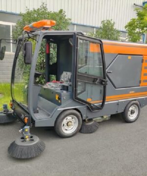 Xe Quét Rác Hút Bụi Ngồi Lái Cabin Kín 22.000 m²/h U220CarXe Quét Rác Hút Bụi Ngồi Lái Cabin Kín U220car