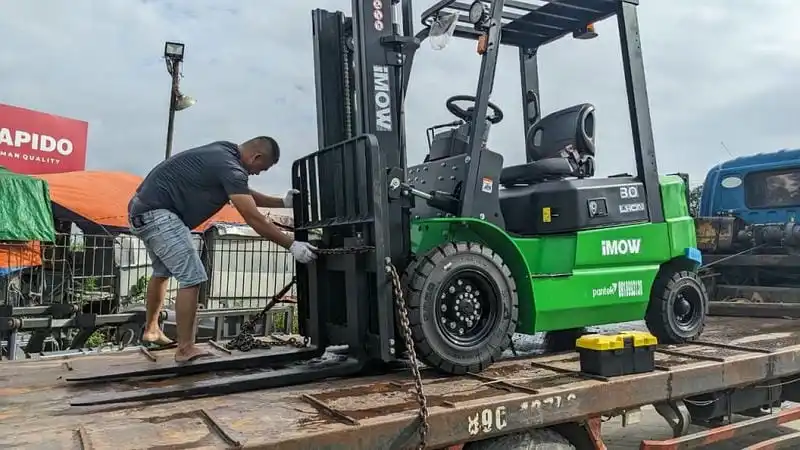 Xe nâng điện và xe nâng tay điện cho kho kín