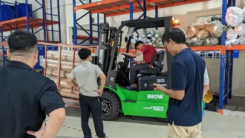 Cho Thuê Xe Nâng Điện Ngồi Lái