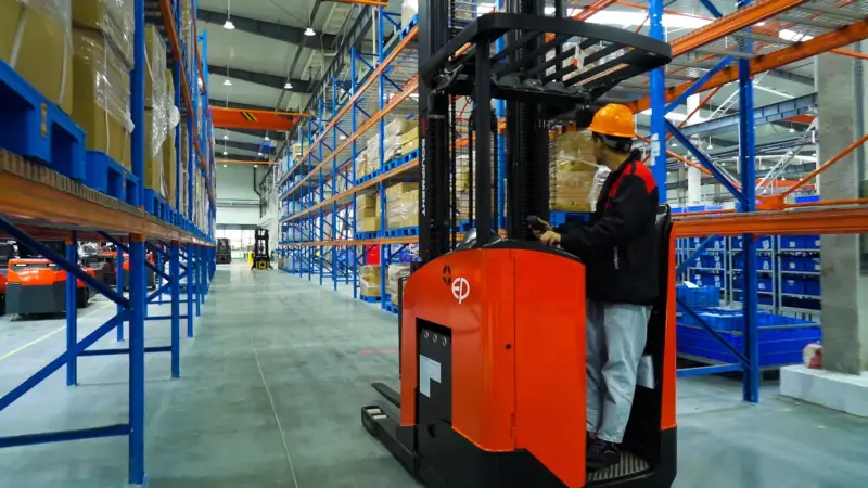 Xe Nâng Điện Đứng Lái 1.5 Tấn Reach Truck Nâng Cao 11.5m
