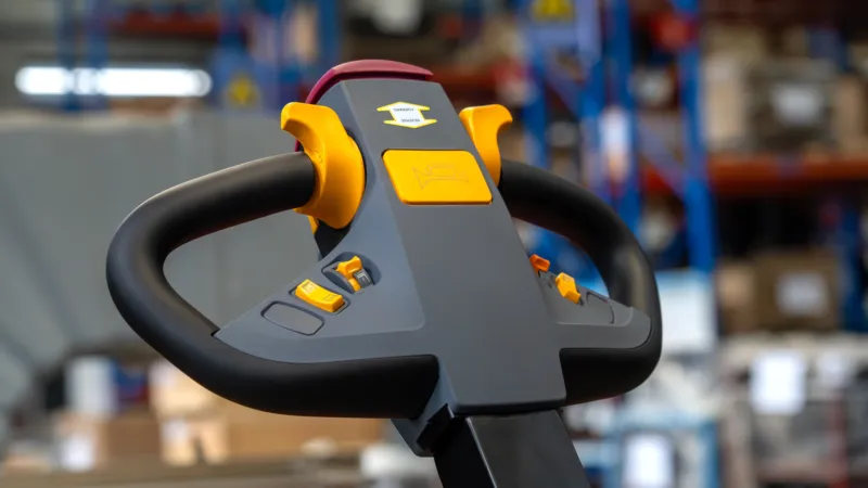 Xe Nâng Điện Đứng Lái Reach Truck 1.5 Tấn CQE15S Nâng 5.5m Ắc Quy/Pin 24 V