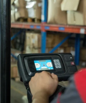 Xe Nâng Điện Đứng Lái Reach Truck 2.5 Tấn CQD25RV Nâng 12.5m 48 V