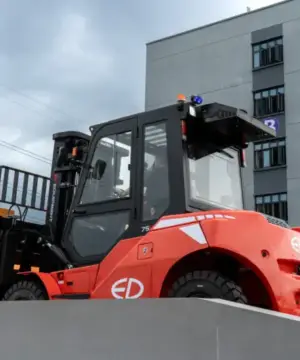 Xe Nâng Điện Ngồi Lái 6 Tấn EFL603-HV-6 EP Nguồn Li-ion Tải Tâm 600 mm