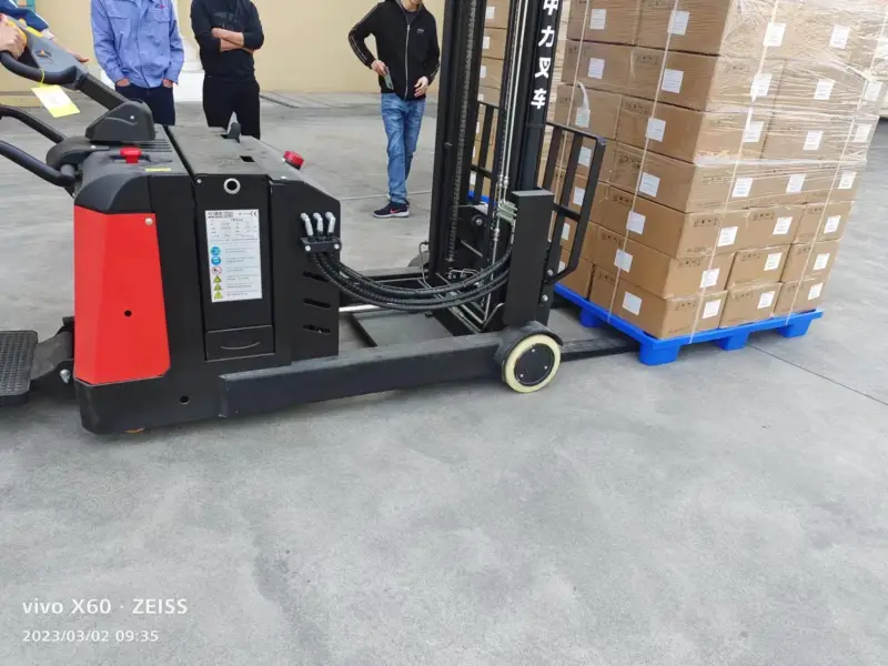 Xe Nâng Điện Reach Truck 1.5 Tấn CQE15R Nâng 5.5m Nguồn 24V