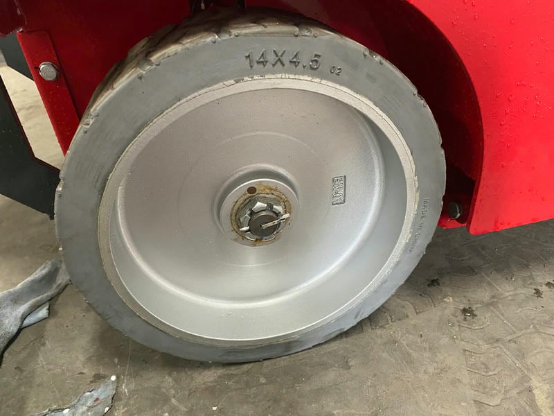 Xe Nâng Người Cắt Kéo Tự Hành Nâng 8 - 10m Xe80c 2